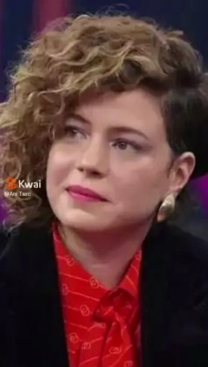Prévia: BRASILEIRA FAZ DESABAFO POÉTICO DIANTE DA BARBÁRIE QUE É VIVER NO PAÍS DE BOLSONARO